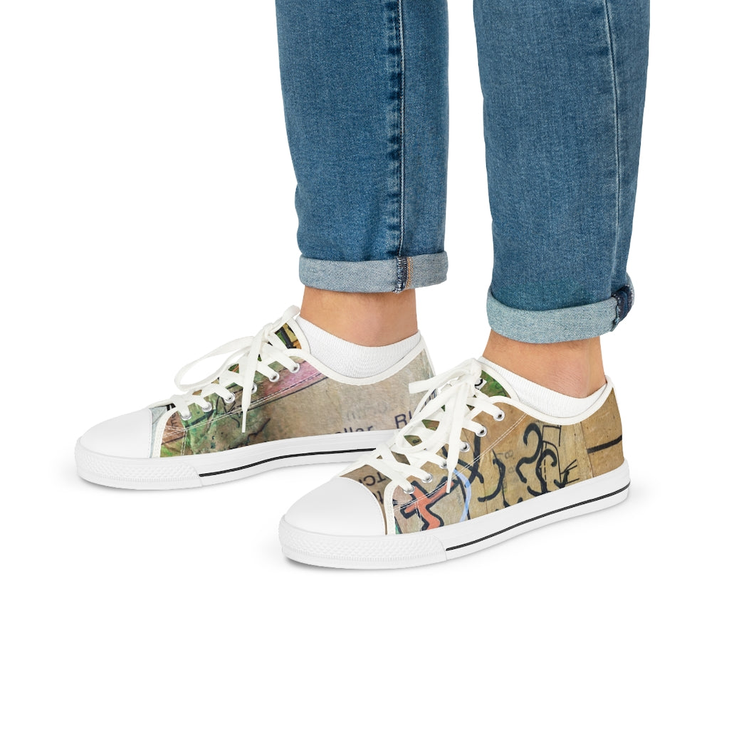 Low Top Sneakers / Best Dressed